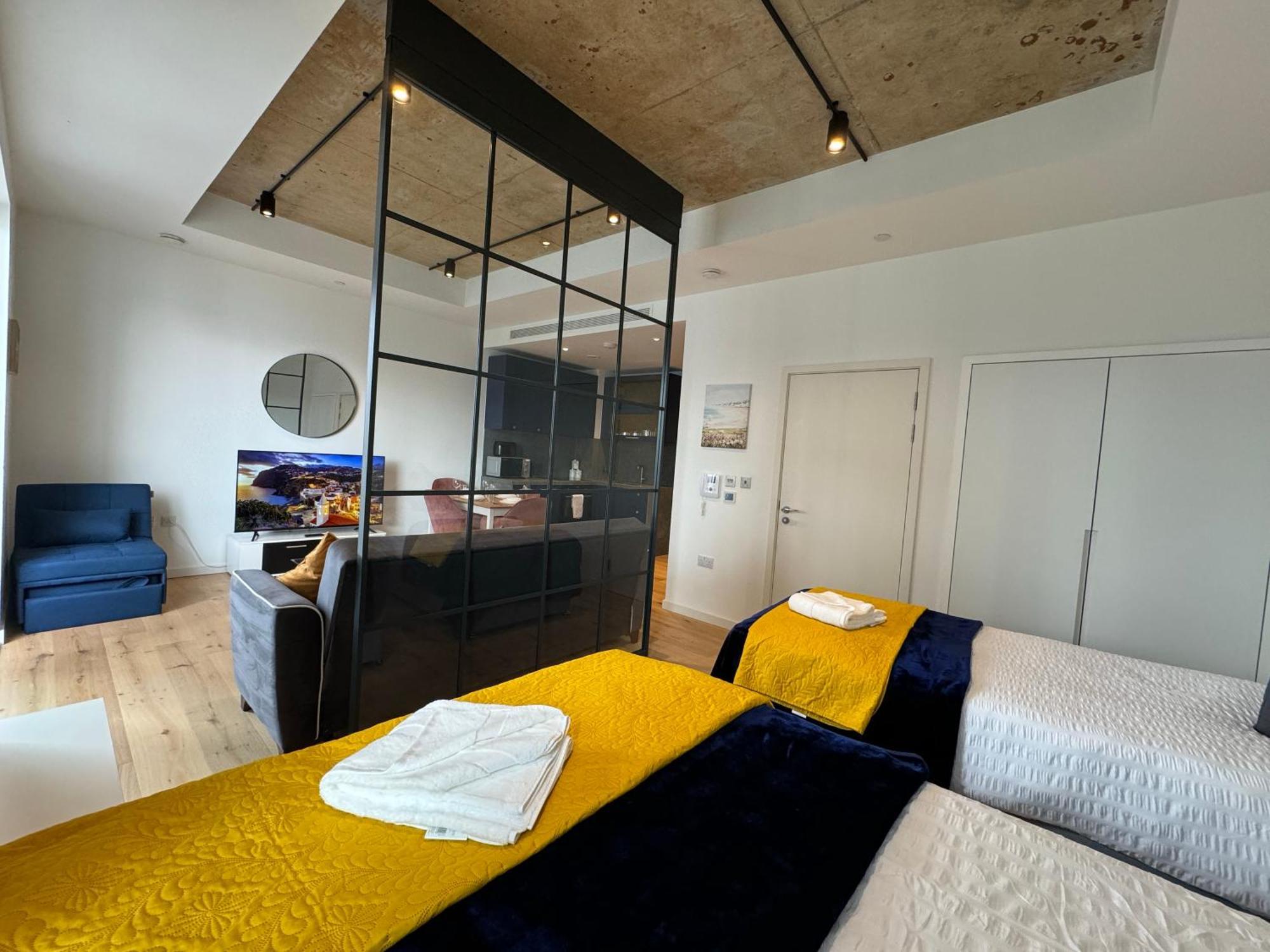 Апартаменты London Luxury Flat With Balcony, River View, O2 Arena, Excel, Canary Wharf, Station Экстерьер фото
